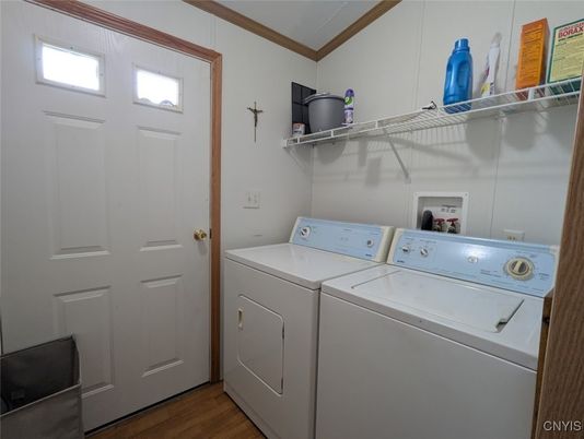 Interior, Utility Closets, Washer, Wood Texture Flooring
