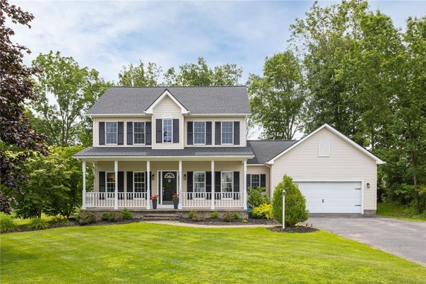 Attached, Exterior, Facade, Farmhouse