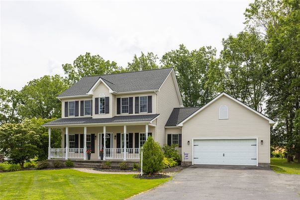 Attached, Exterior, Facade, Farmhouse