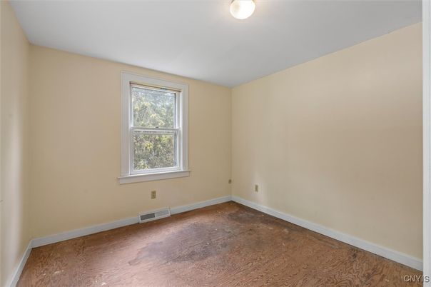 Empty room, Interior