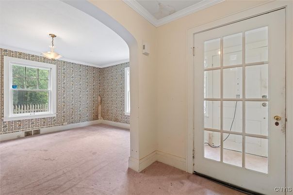 Empty room, Interior