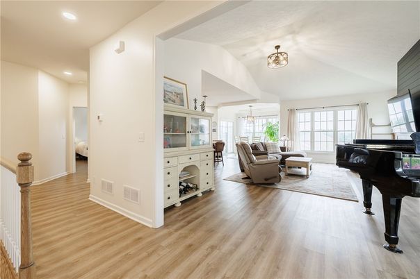 Interior, Living room, Pendant Lights, Piano, Recessed Lighting, Wood Texture Flooring