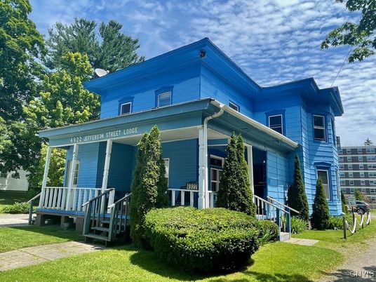 Exterior, Facade, American Foursquare