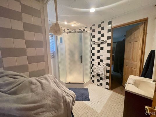 Bathroom, Interior, Recessed Lighting