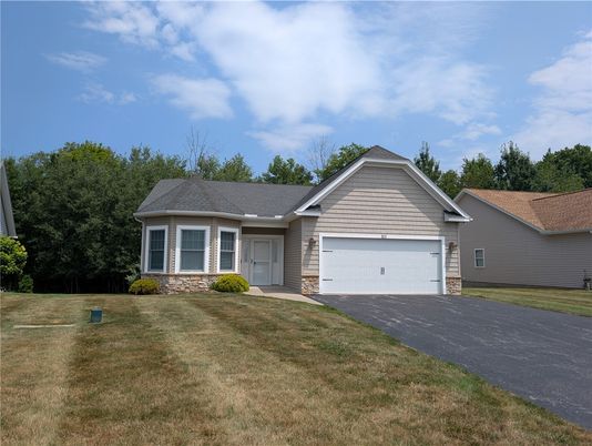 Attached, Exterior, Facade, Ranch