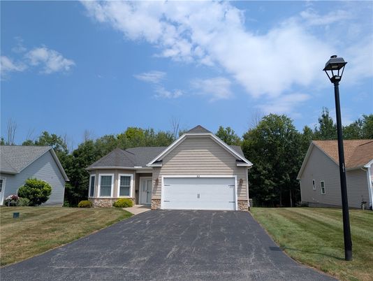 Attached, Exterior, Facade, Ranch