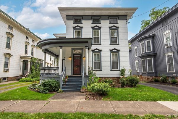 Exterior, Facade, American Foursquare