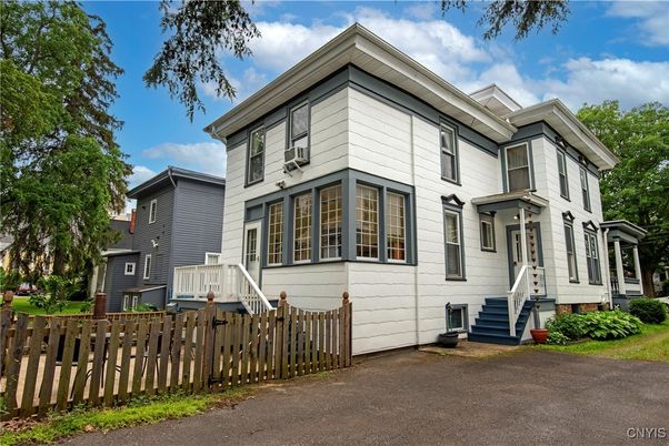Exterior, Facade, Queen Anne Victorian