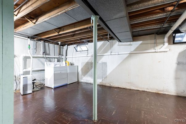 Interior, Washer, Wooden Beams