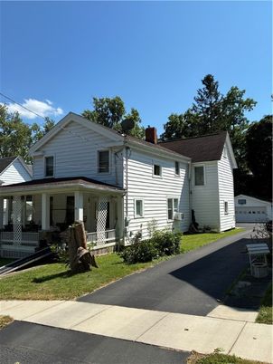 Exterior, Facade, Farmhouse