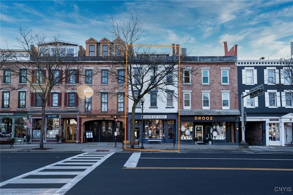 Exterior, Facade, Rowhouse