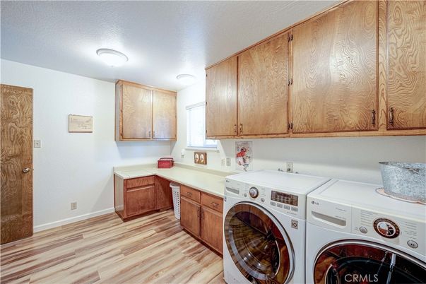 Interior, Washer, Wood Texture Flooring