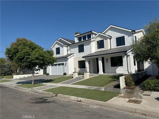 Attached, Exterior, Facade, Farmhouse