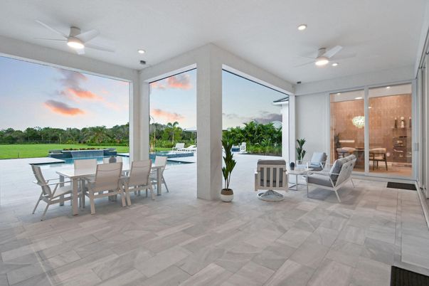 Interior, Pool, Recessed Lighting, Sun Room