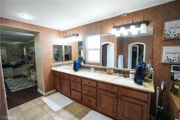 Bathroom, Dual Sink Vanities, Interior, Recessed Lighting