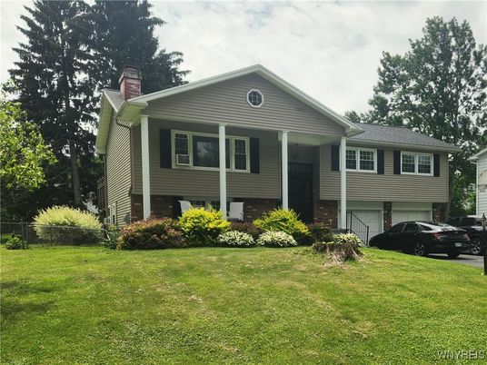 Attached, Exterior, Facade, Raised Ranch