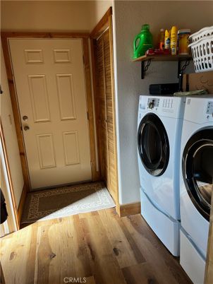 Interior, Washer, Wood Texture Flooring