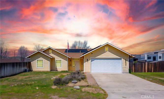 Attached, Exterior, Facade, Ranch