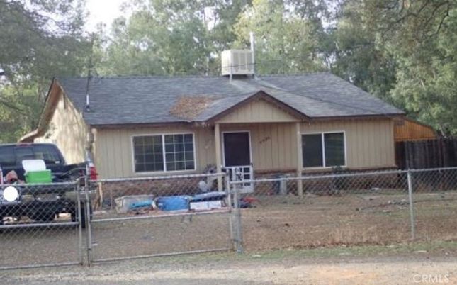 Exterior, Facade, Ranch