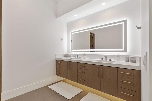 Bathroom, Dual Sink Vanities, Interior, Recessed Lighting