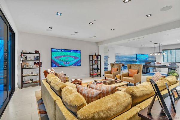 Interior, Living room, Pendant Lights, Recessed Lighting