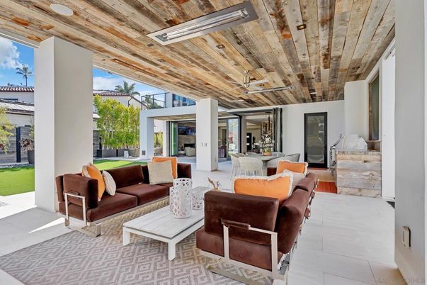 Exterior, Living room, Wooden Ceilings