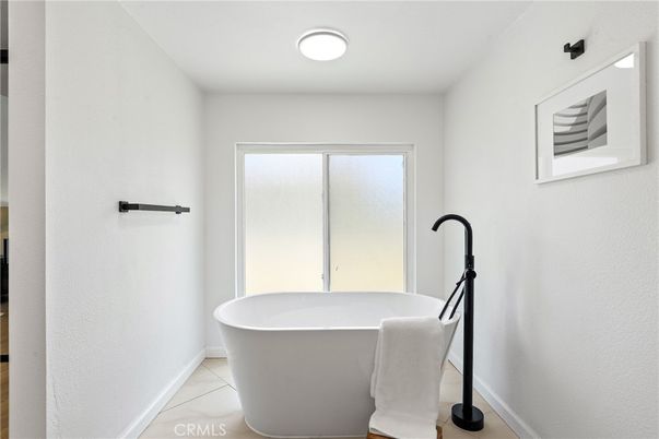 Bathroom, Free Standing Baths, Interior, Recessed Lighting