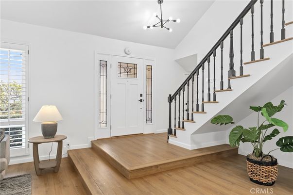 Interior, Pendant Lights, Wood Texture Flooring