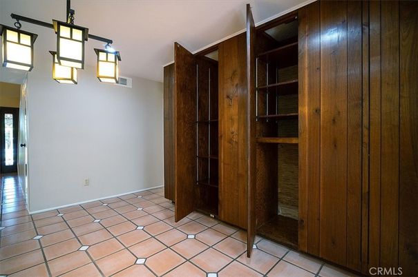 Empty room, Interior, Pendant Lights