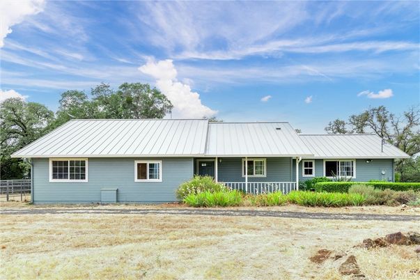 Backyard, Exterior, Facade, Ranch