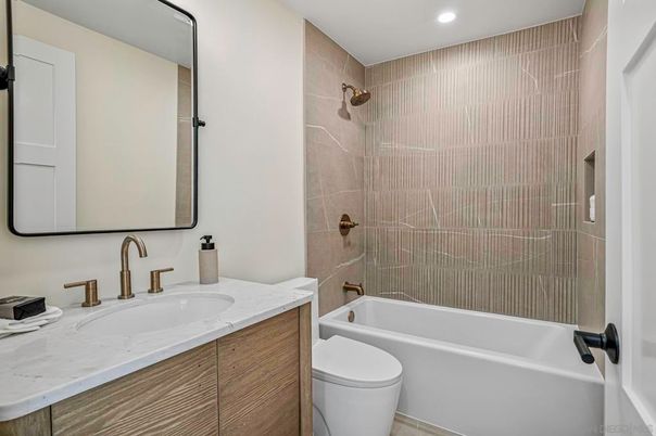 Bathroom, Interior, Recessed Lighting