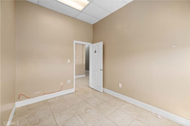 Empty room, Interior