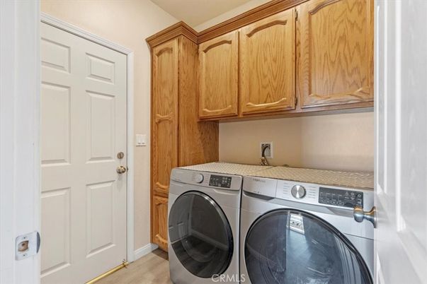 Interior, Washer, Wood Texture Flooring