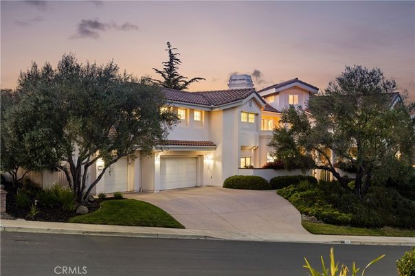 Attached, Exterior, Facade, Mediterranean