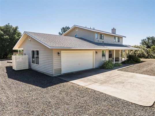 Attached, Exterior, Facade, Farmhouse