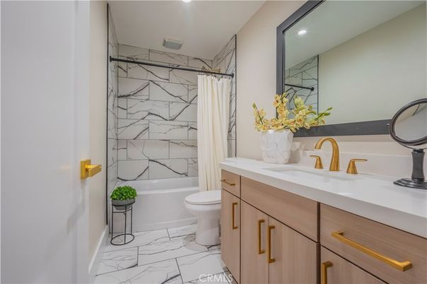 Bathroom, Interior, Marble, Marble Walls, Recessed Lighting