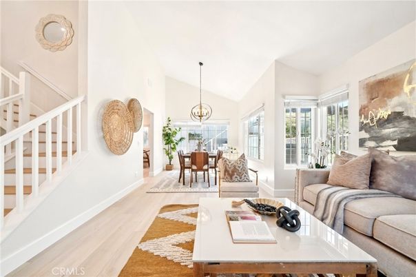 Chandelier, Dining room, Interior, Living room, Pendant Lights, Wood Texture Flooring