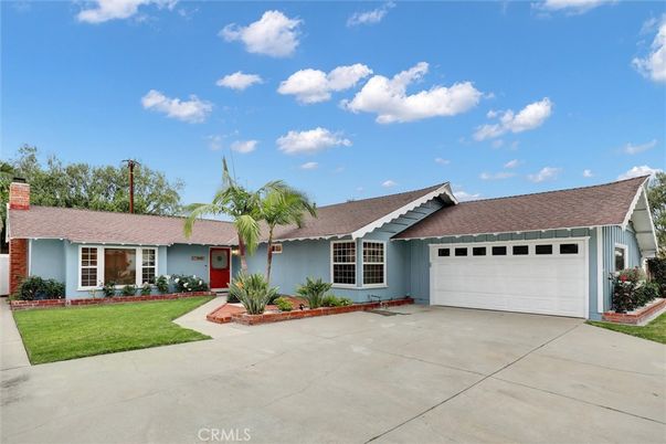 Attached, Exterior, Facade, Ranch