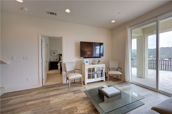 Interior, Recessed Lighting, Wood Texture Flooring