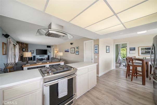 Dining room, Interior, Kitchen, Stainless Steel Appliances, Wood Texture Flooring