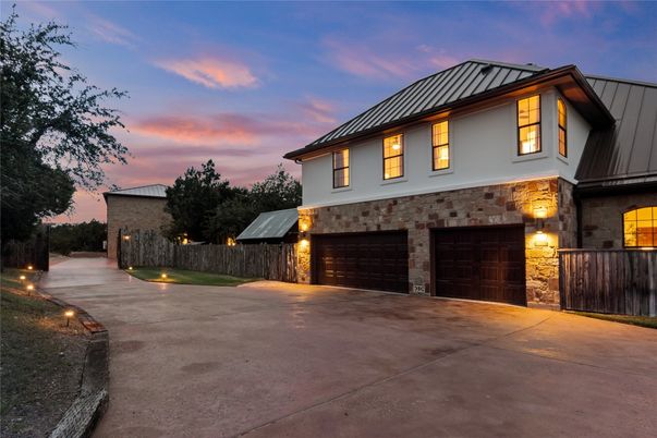 Attached, Exterior, Facade, Farmhouse