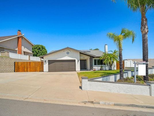 Attached, Exterior, Facade, Ranch