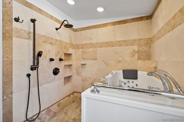 Bathroom, Interior, Recessed Lighting
