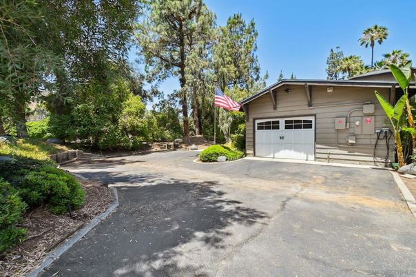Detached Garage, Exterior