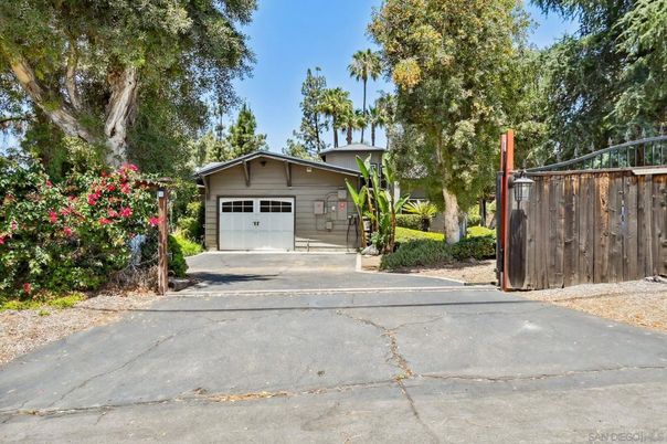Detached Garage, Exterior