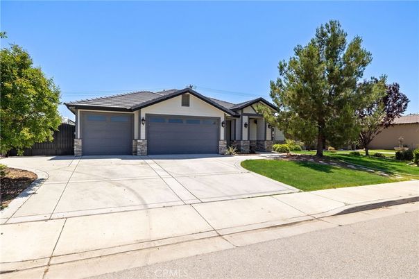 Attached, Exterior, Facade, Ranch