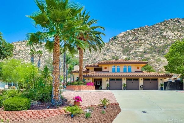 Attached, Exterior, Facade, Mediterranean