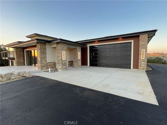 Attached, Exterior, Facade, Ranch