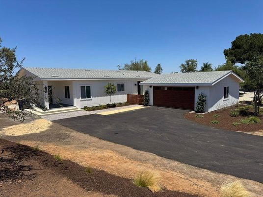 Attached, Exterior, Facade, Ranch