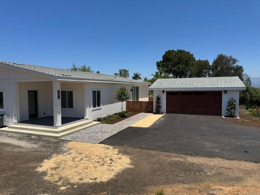 Attached, Exterior, Facade, Ranch